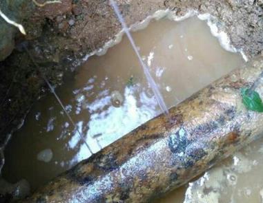 龙江楼顶渗水维修公司分享下地暖漏水的原因及检测方法。